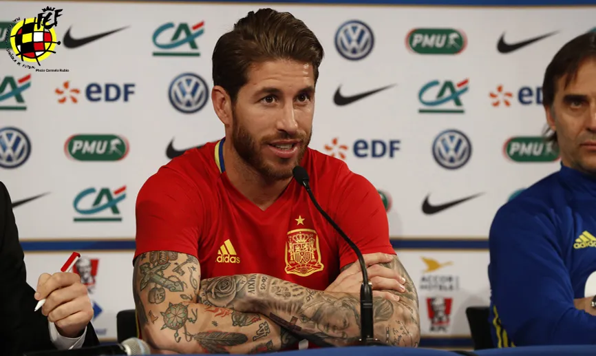 Ramos atiende a los medios en el Stade de France