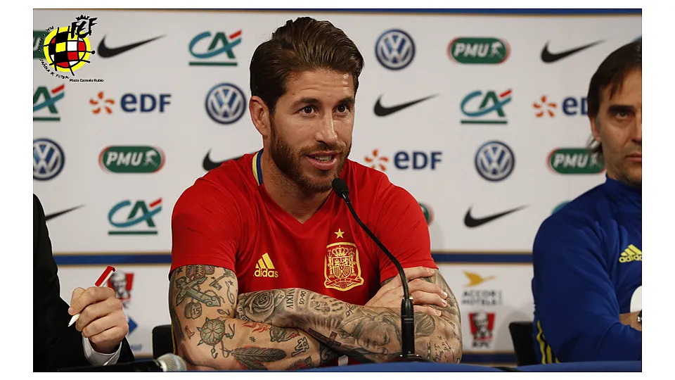 Ramos atiende a los medios en el Stade de France