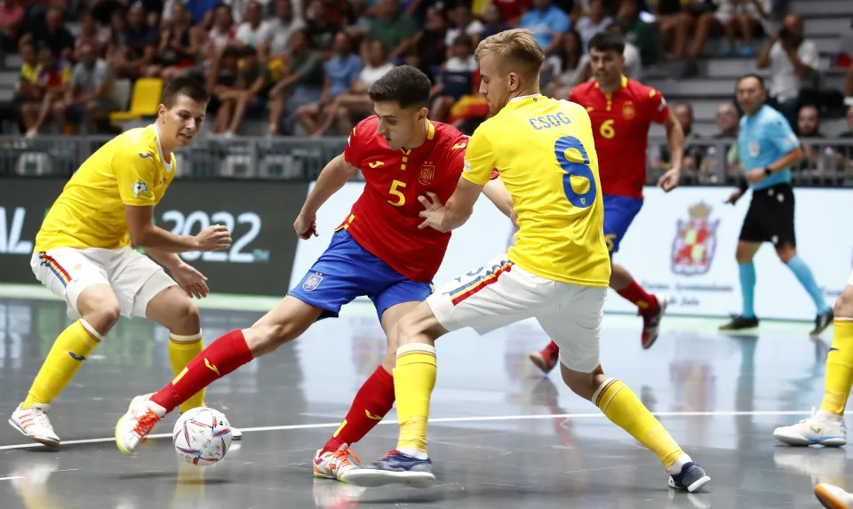 España venció a Rumanía por 9-0 en el debut en el Europeo Sub-19 de fútbol sala.