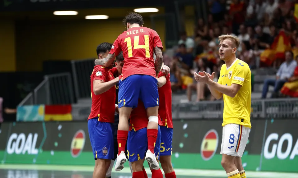 España venció a Rumanía por 9-0 en el debut en el Europeo Sub-19 de fútbol sala.