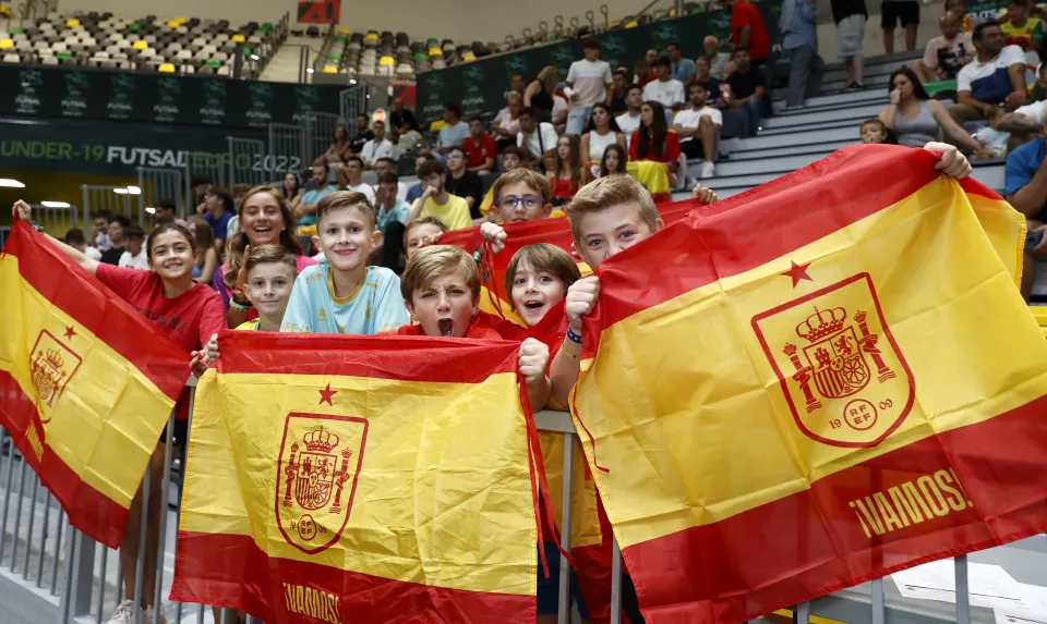 España venció a Rumanía por 9-0 en el debut en el Europeo Sub-19 de fútbol sala.