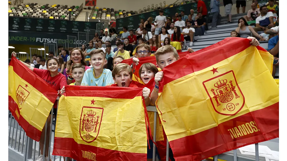 España venció a Rumanía por 9-0 en el debut en el Europeo Sub-19 de fútbol sala.