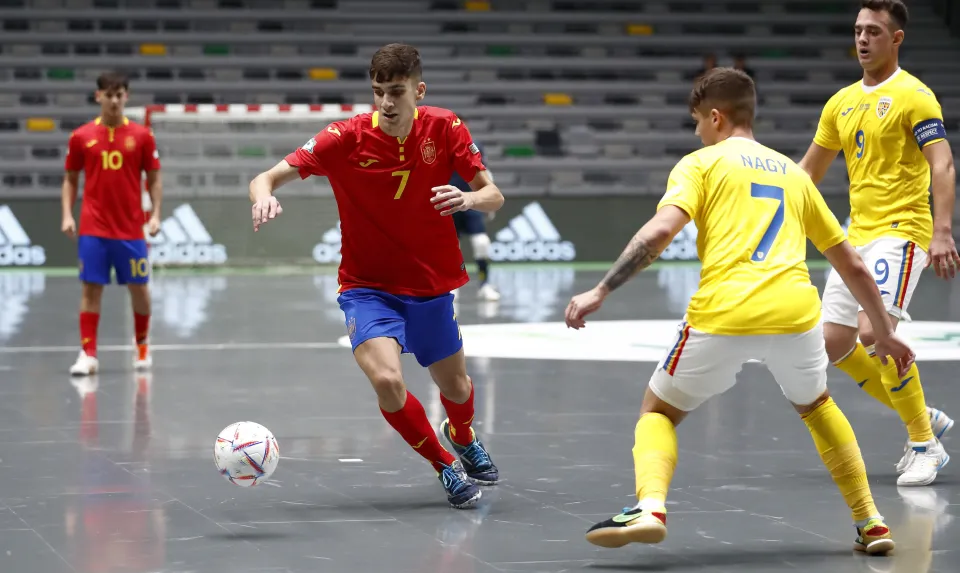 España venció a Rumanía por 9-0 en el debut en el Europeo Sub-19 de fútbol sala.