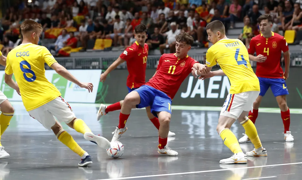 España venció a Rumanía por 9-0 en el debut en el Europeo Sub-19 de fútbol sala.