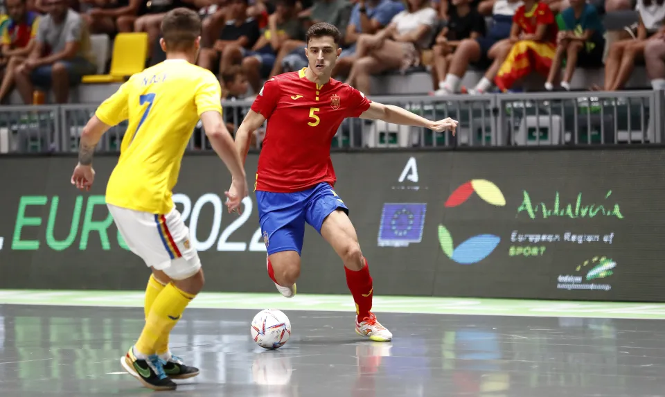 España venció a Rumanía por 9-0 en el debut en el Europeo Sub-19 de fútbol sala.
