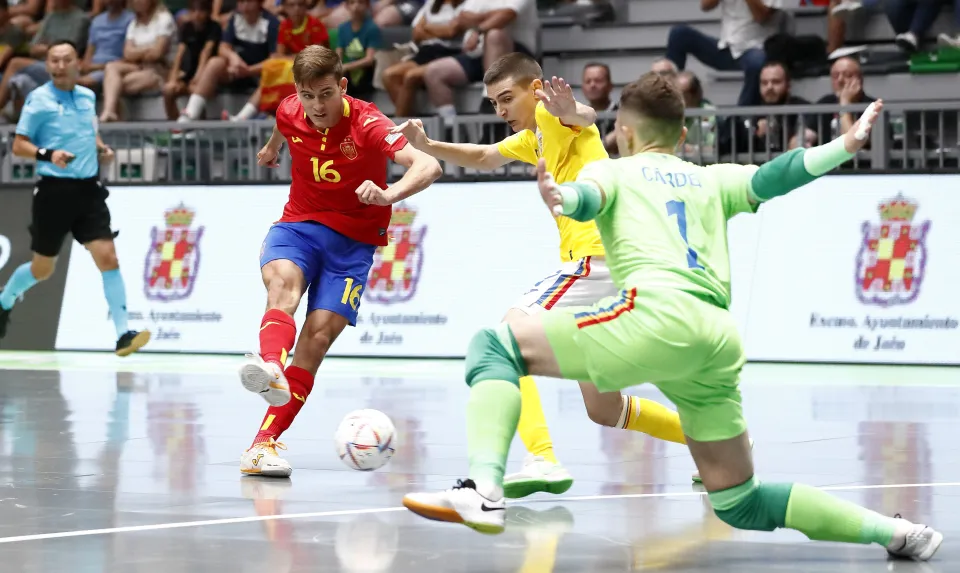 España venció a Rumanía por 9-0 en el debut en el Europeo Sub-19 de fútbol sala.