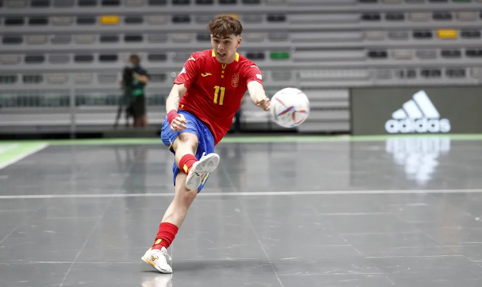 España venció a Rumanía por 9-0 en el debut en el Europeo Sub-19 de fútbol sala.