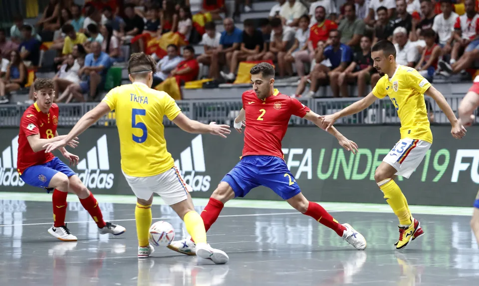 España venció a Rumanía por 9-0 en el debut en el Europeo Sub-19 de fútbol sala.