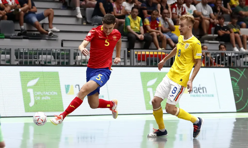 España venció a Rumanía por 9-0 en el debut en el Europeo Sub-19 de fútbol sala.