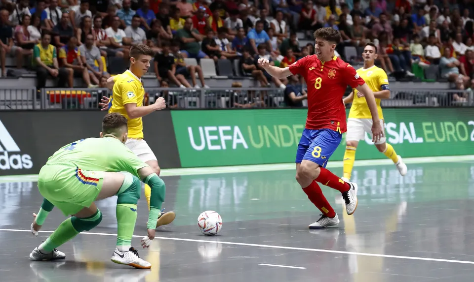 España venció a Rumanía por 9-0 en el debut en el Europeo Sub-19 de fútbol sala.