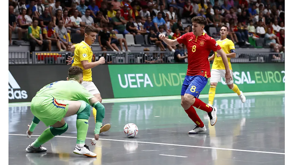 España venció a Rumanía por 9-0 en el debut en el Europeo Sub-19 de fútbol sala.