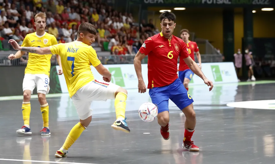 España venció a Rumanía por 9-0 en el debut en el Europeo Sub-19 de fútbol sala.