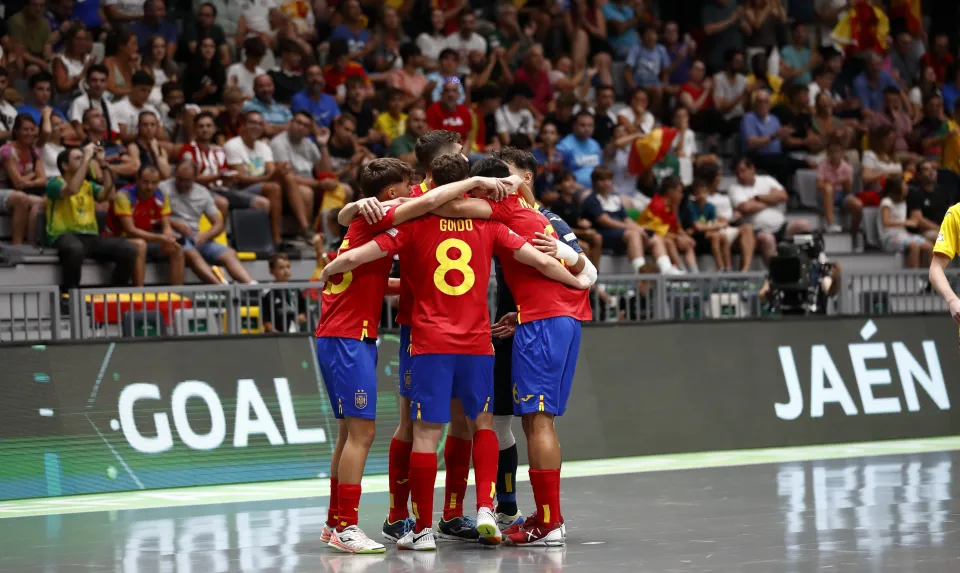 España venció a Rumanía por 9-0 en el debut en el Europeo Sub-19 de fútbol sala.