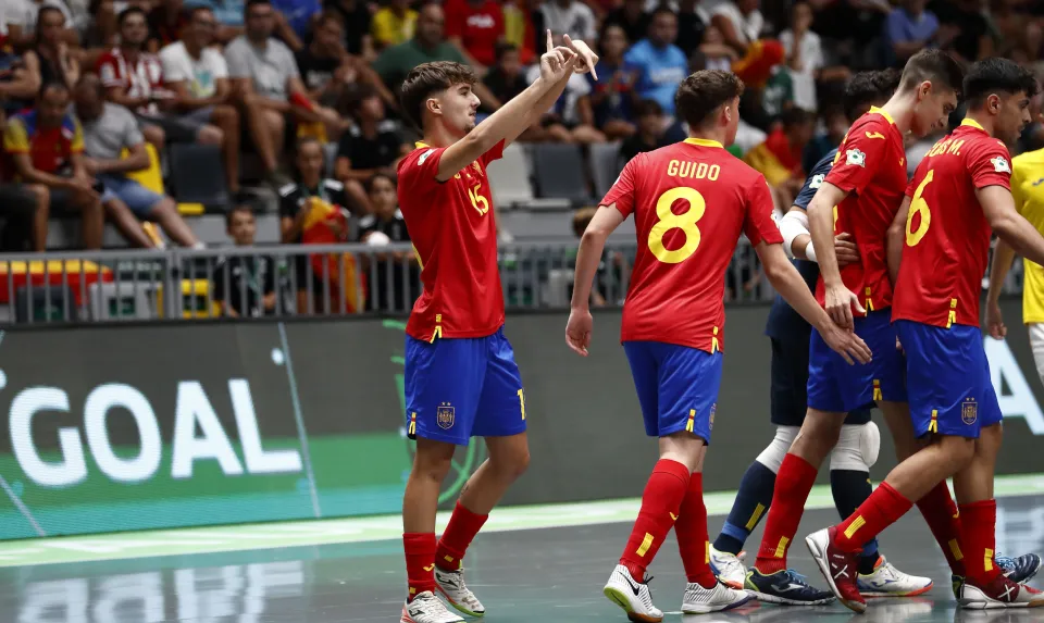 España venció a Rumanía por 9-0 en el debut en el Europeo Sub-19 de fútbol sala.