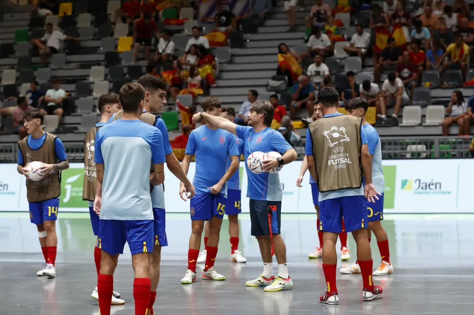 España venció a Rumanía por 9-0 en el debut en el Europeo Sub-19 de fútbol sala.