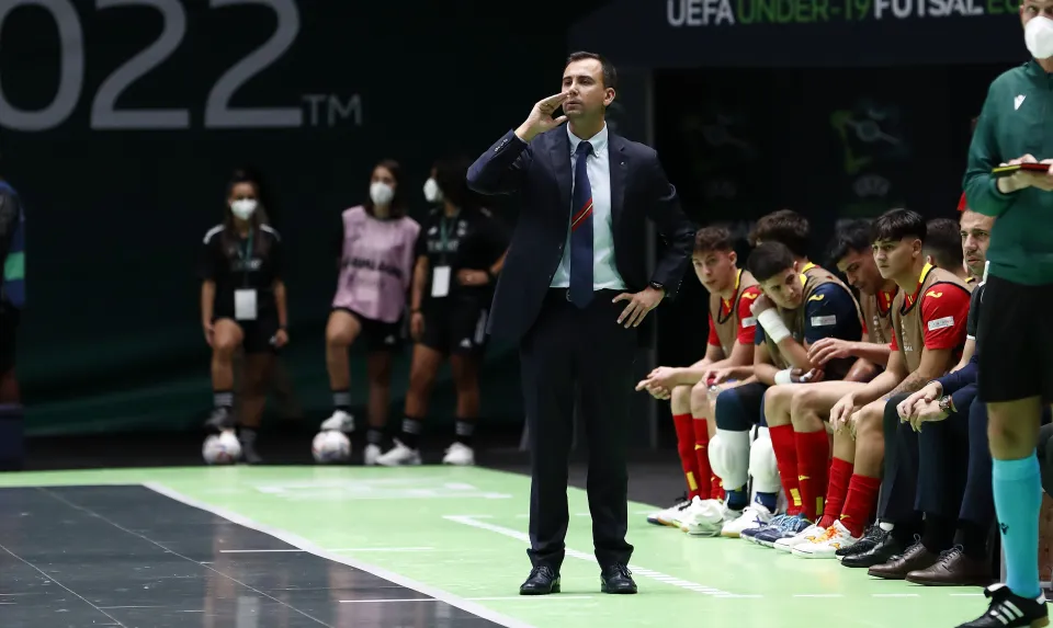 España venció a Rumanía por 9-0 en el debut en el Europeo Sub-19 de fútbol sala.