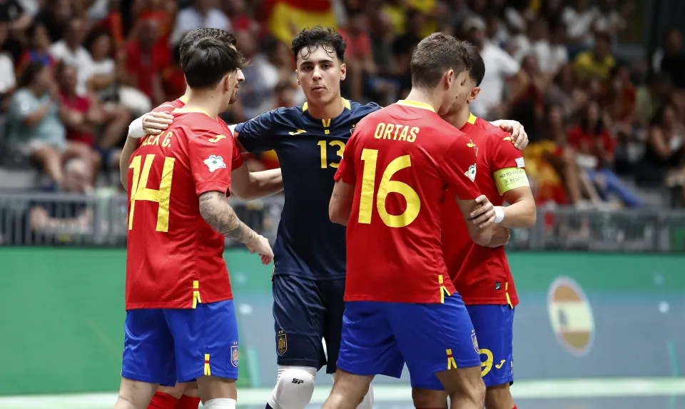 España venció a Rumanía por 9-0 en el debut en el Europeo Sub-19 de fútbol sala.