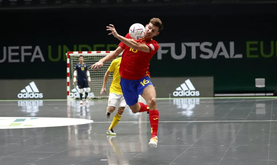 España venció a Rumanía por 9-0 en el debut en el Europeo Sub-19 de fútbol sala.