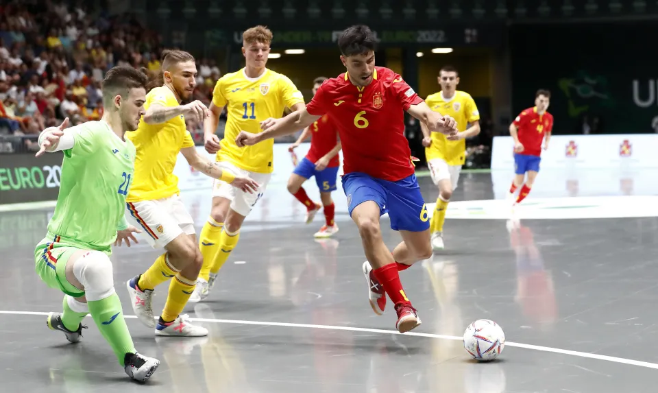 España venció a Rumanía por 9-0 en el debut en el Europeo Sub-19 de fútbol sala.