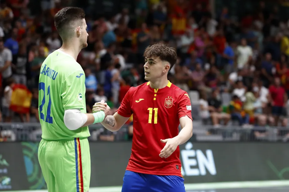 España venció a Rumanía por 9-0 en el debut en el Europeo Sub-19 de fútbol sala.
