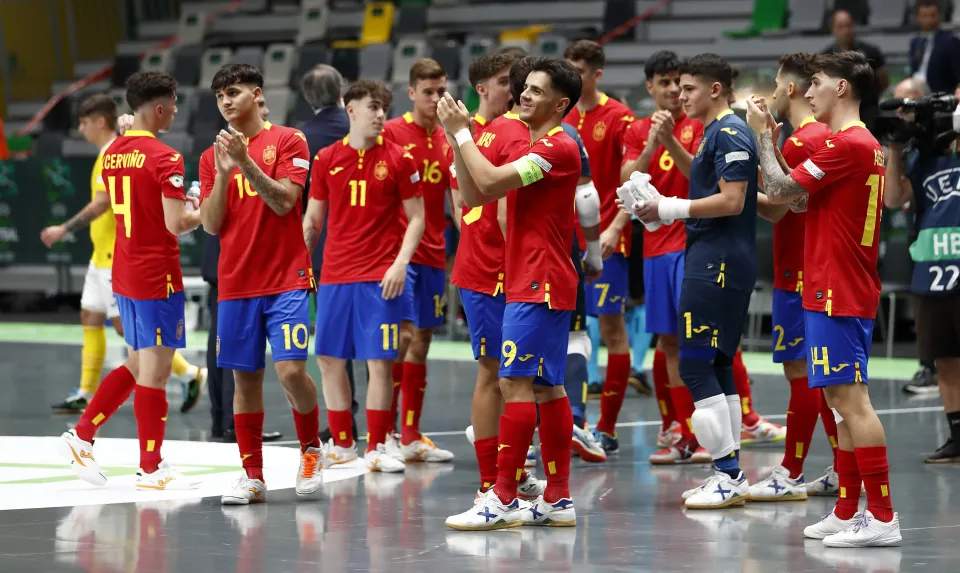 España venció a Rumanía por 9-0 en el debut en el Europeo Sub-19 de fútbol sala.