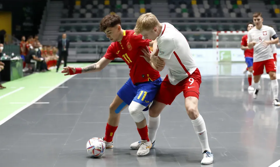 La Selección Española Sub-19 de fútbol sala, ante Polonia.