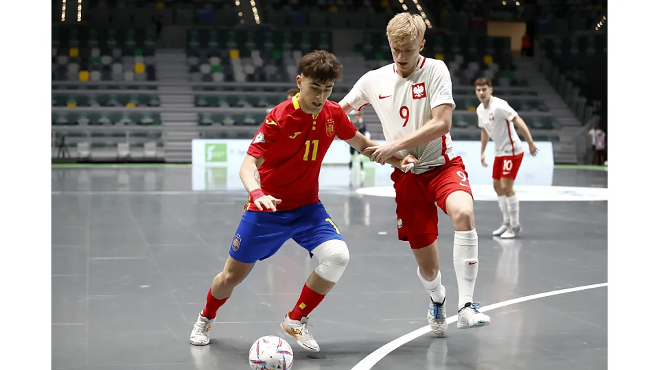 La Selección Española Sub-19 de fútbol sala, ante Polonia.