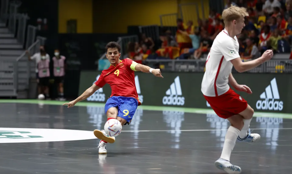 La Selección Española Sub-19 de fútbol sala, ante Polonia.