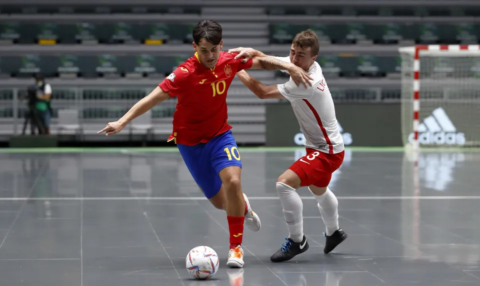 La Selección Española Sub-19 de fútbol sala, ante Polonia.