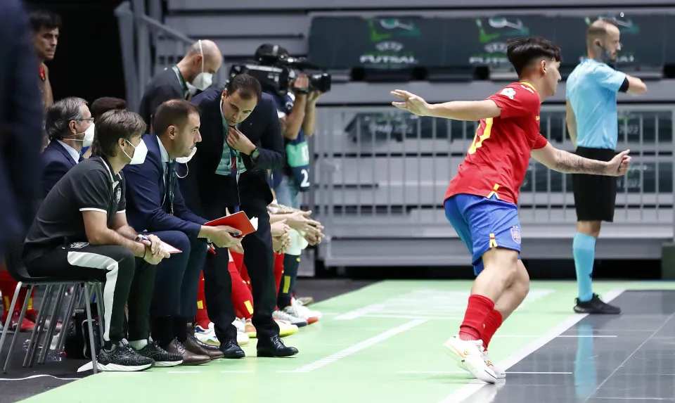 La Selección Española Sub-19 de fútbol sala, ante Polonia.
