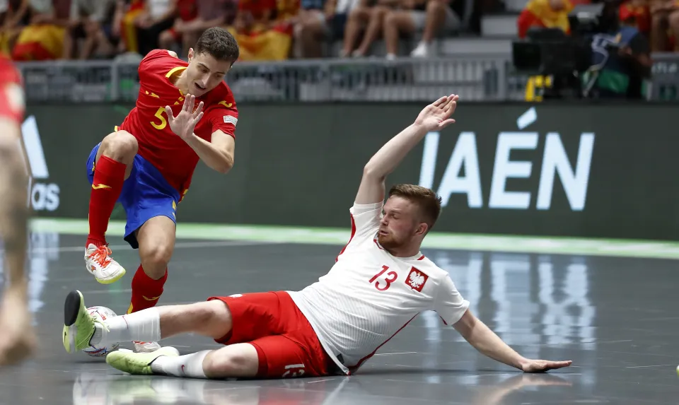 La Selección Española Sub-19 de fútbol sala, ante Polonia.