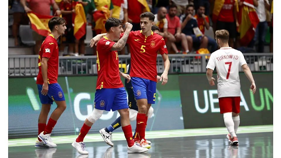 La Selección Española Sub-19 de fútbol sala, ante Polonia.
