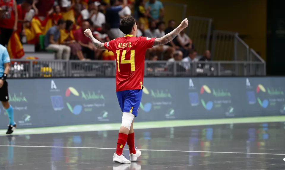 La Selección Española Sub-19 de fútbol sala, ante Polonia.