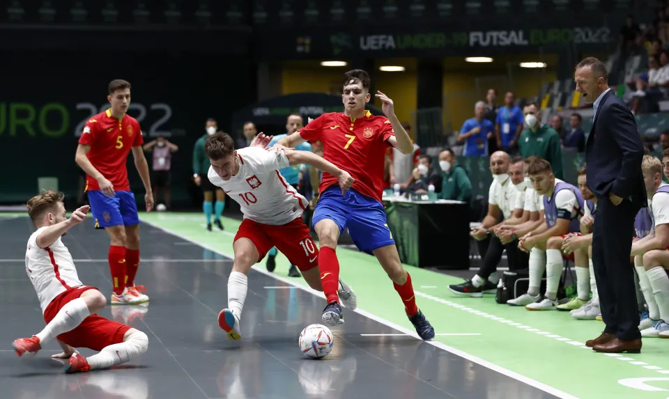 La Selección Española Sub-19 de fútbol sala, ante Polonia.