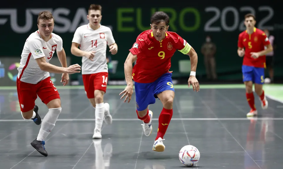 La Selección Española Sub-19 de fútbol sala, ante Polonia.