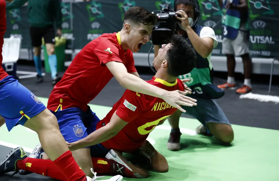 La Selección Española Sub-19 de fútbol sala, ante Polonia.