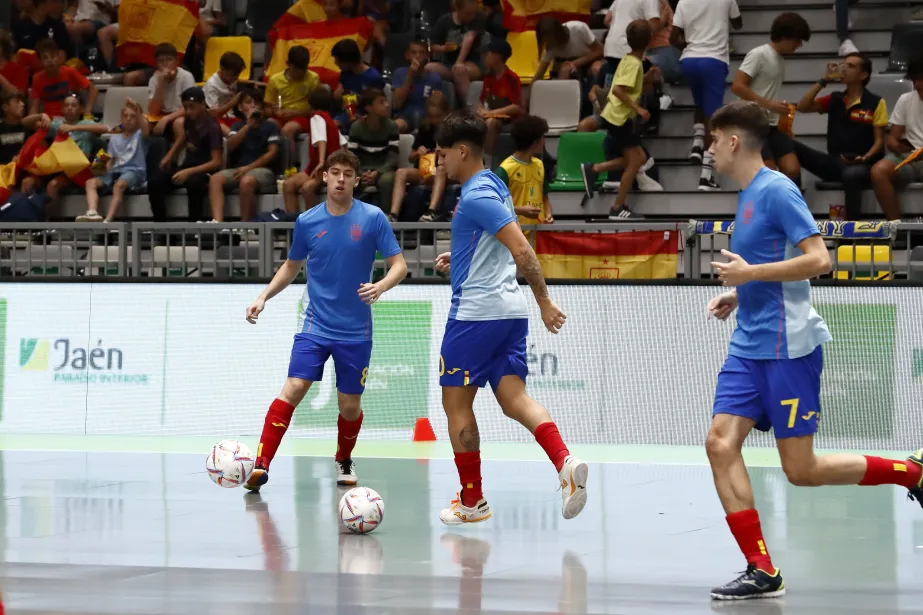 La Selección Española Sub-19 de fútbol sala, ante Polonia.