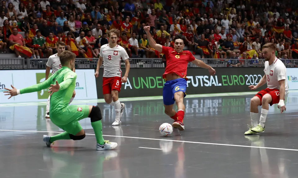 La Selección Española Sub-19 de fútbol sala, ante Polonia.