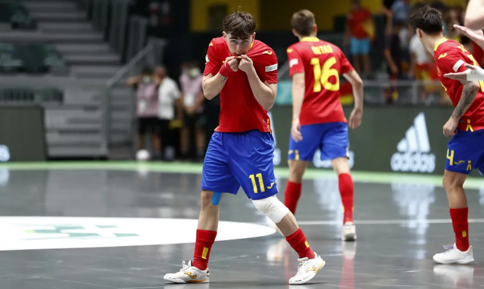 La Selección Española Sub-19 de fútbol sala, ante Polonia.