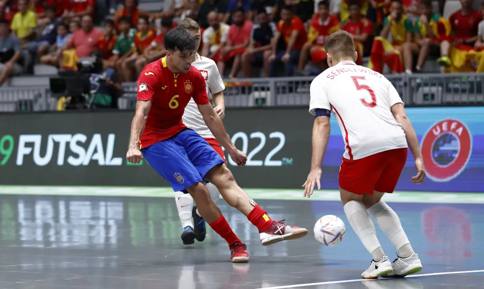 La Selección Española Sub-19 de fútbol sala, ante Polonia.