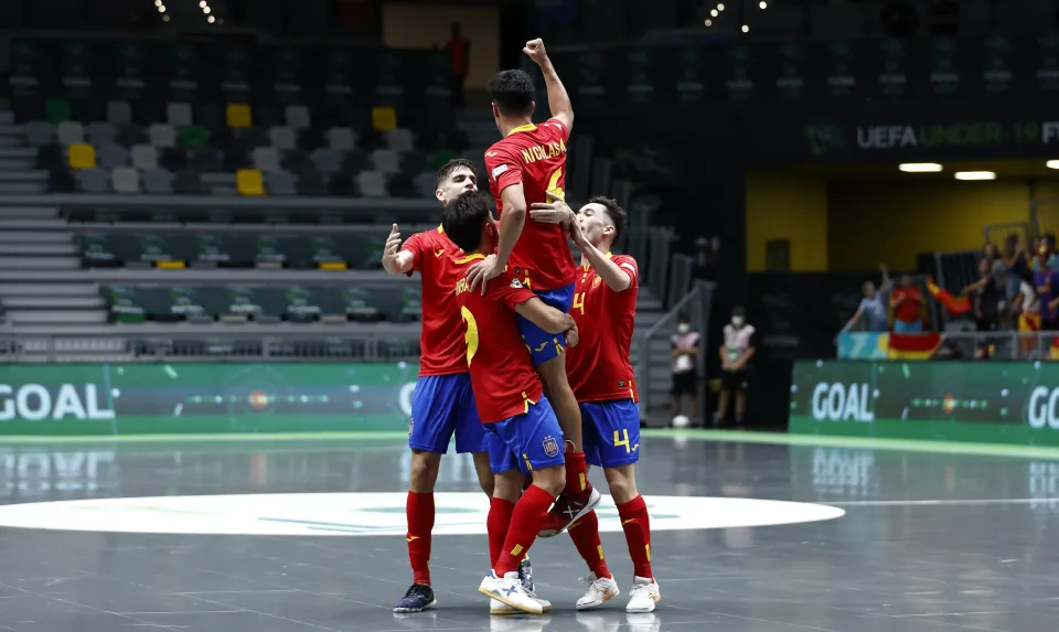 La Selección Española Sub-19 de fútbol sala, ante Polonia.