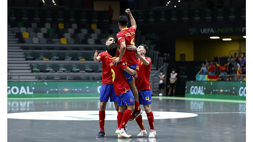 La Selección Española Sub-19 de fútbol sala, ante Polonia.