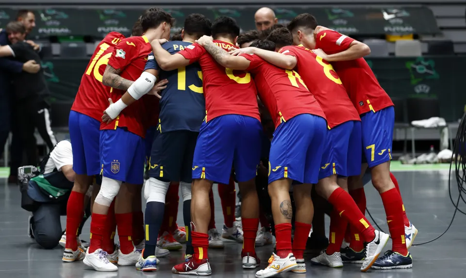 La Selección Española Sub-19 de fútbol sala, ante Polonia.