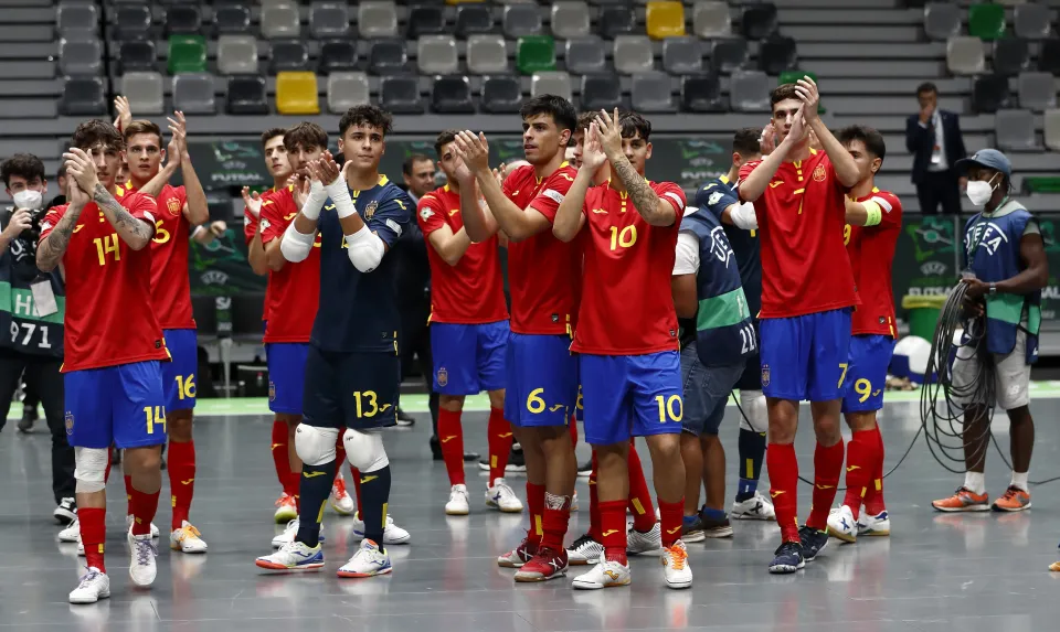 La Selección Española Sub-19 de fútbol sala, ante Polonia.