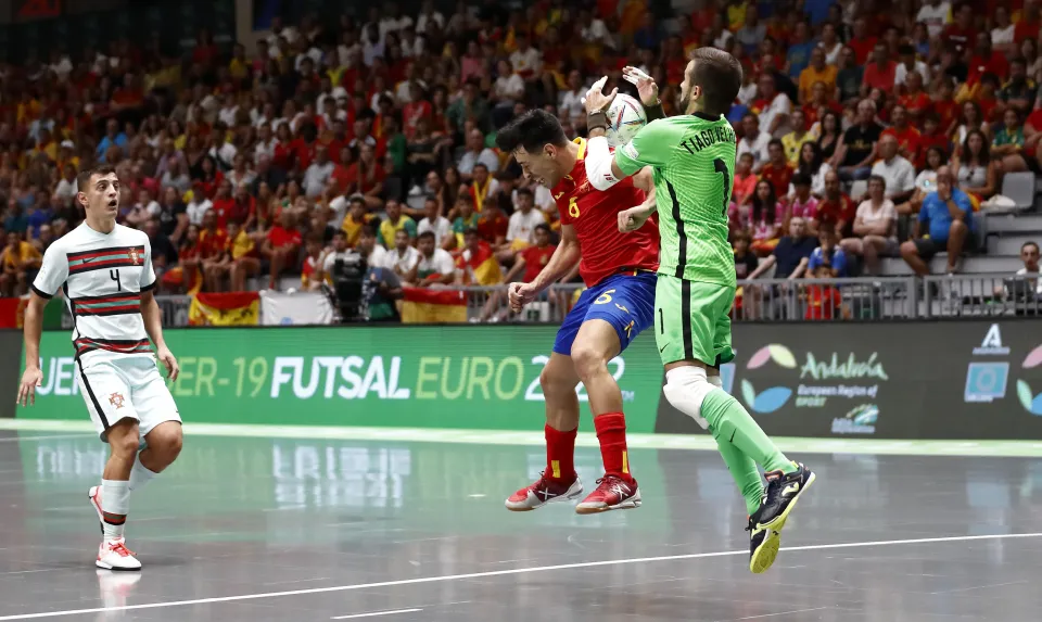La Selección Española Sub-19 de fútbol sala, en la final del Europeo ante Portugal.