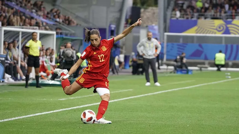RESUMEN | España no puede con un gran Japón