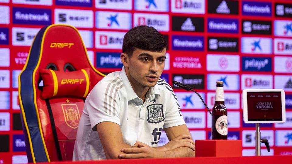 El jugador internacional Pedri González durante su rueda de prensa en la Ciudad del Fútbol