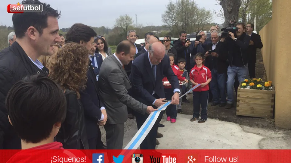 Vicente del Bosque inaugura el campo 'Cardenal Quiroga' en Maceda (Ourense)