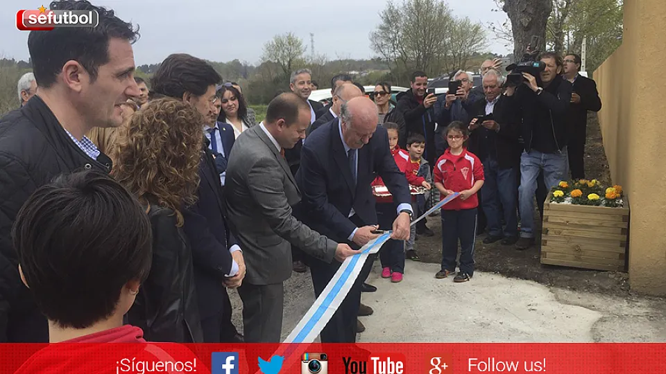 Vicente del Bosque inaugura el campo 'Cardenal Quiroga' en Maceda (Ourense)