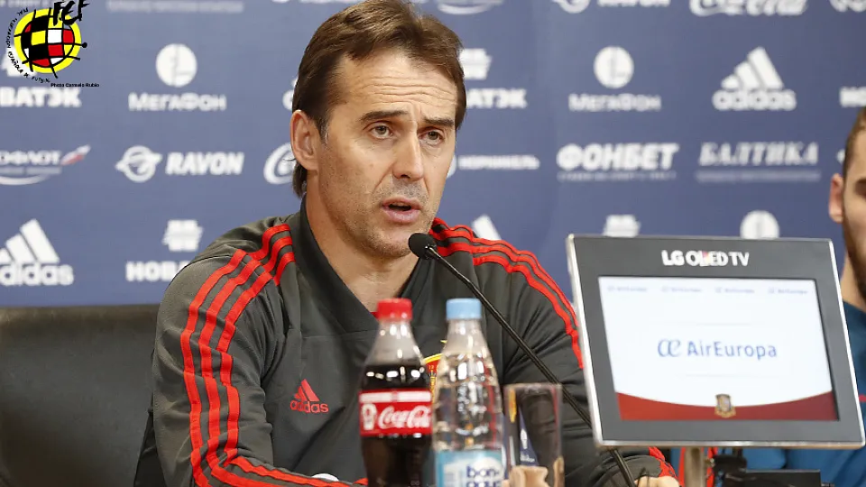 Julen Lopetegui durante la rueda de prensa con la Selección